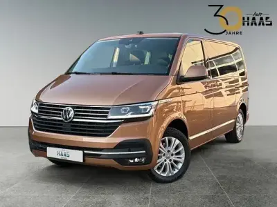 Gebraucht VW Multivan Generation Six 110 PS (80 kW) 2022 Gold Van / Kleinbus