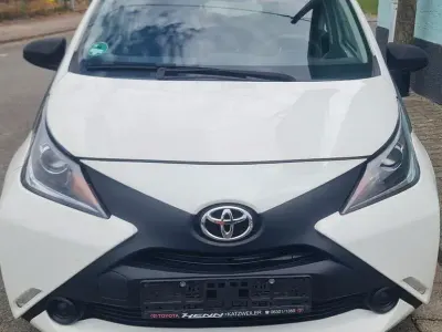 Gebraucht Toyota Aygo 69 PS (50 kW) 2017 Weiß Kleinwagen