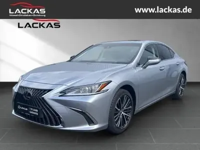 Neu Lexus ES300H Business Edition 218 PS (160 kW) 2026 Silber Limousine