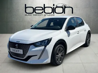 Gebraucht Peugeot e-208 Active 100 kW (136 PS) 2022 Schneeweiss Kleinwagen