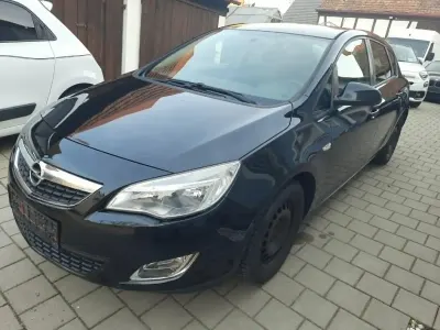 Gebraucht Opel Astra 125 PS (91 kW) 2011 Schwarz Limousine