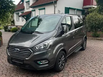 Gebraucht Ford Tourneo 170 PS (125 kW) 2018 Grau Kombi