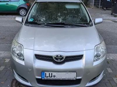 Gebraucht Toyota Auris 97 PS (71 kW) 2009 Silber Kleinwagen