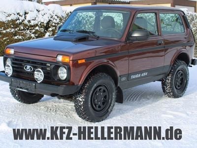 Gebraucht Lada niva 83 PS (61 kW) 2020 Braun metallic SUV