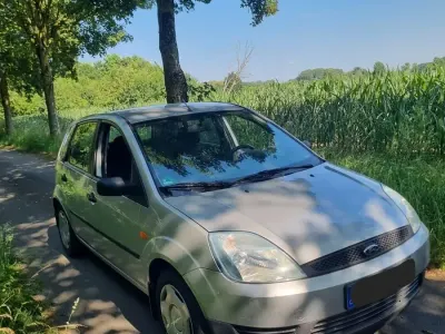 Gebraucht Ford Fiesta 80 PS (58 kW) 2004 Silber Kleinwagen