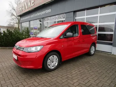 Gebraucht VW Caddy Basis 122 PS (89 kW) 2023 Rot Van / Kleinbus