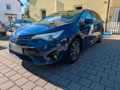 Gebraucht Toyota Avensis Business Edition 147 PS (108 kW) 2016 Blau Kombi