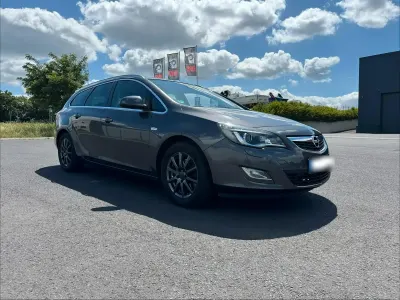 Gebraucht Opel Astra 180 PS (132 kW) 2011 Grau Kombi