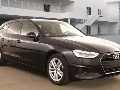 Gebraucht Audi A4 Basis 136 PS (100 kW) 2023 Mythosschwarz metallic (metallic) Kombi