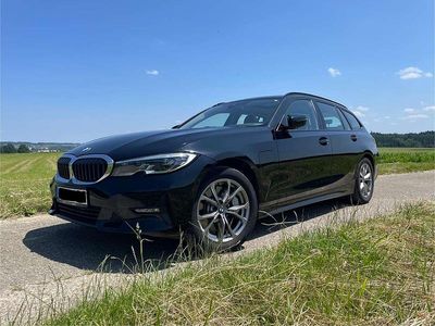Gebraucht BMW 330e Sport Line 184 PS (135 kW) 2021 Schwarz Kombi