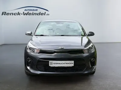 Używany Kia Rio DREAM-TEAM Edition 101 KM (74 kW) 2019 Szary Sedan/Limuzyna