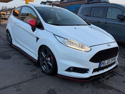 Weiß Gebraucht 2017 Ford Fiesta Sport Kleinwagen | 9.999 € (Fairer Preis)