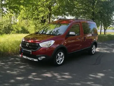 Gebraucht Dacia Dokker Stepway 102 PS (75 kW) 2019 Rot Van / Kleinbus