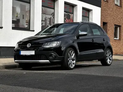 Gebraucht VW Polo Cross 90 PS (66 kW) 2016 Schwarz Kleinwagen