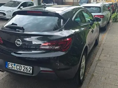 Gebraucht Opel Astra GTC 140 PS (102 kW) 2015 Schwarz Coupé