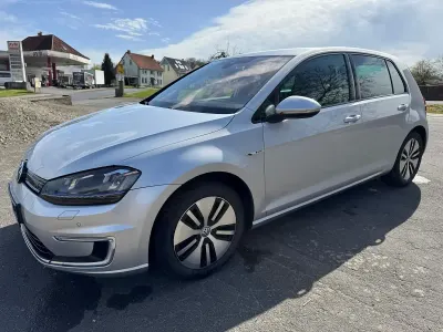 Gebraucht VW e-Golf 85 kW (116 PS) 2016 Silber Kleinwagen