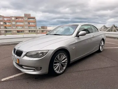 Gebraucht BMW 330 Cabriolet Sport Line 245 PS (180 kW) 2011 Silber Cabrio