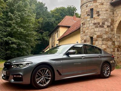 Grau Gebraucht 2018 BMW 530e M Sport Limousine | 26.800 € (Etwas zu teuer)