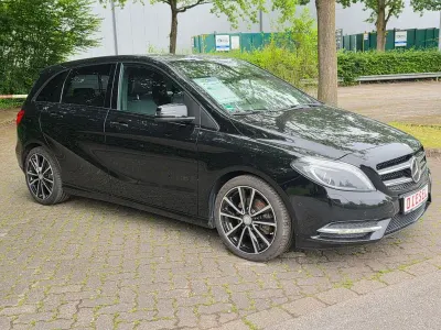 Gebraucht Mercedes B180 AMG 109 PS (80 kW) 2014 Schwarz Van / Kleinbus