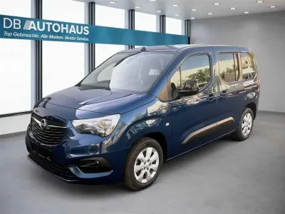 Second-hand Opel Combo Life Elegance 131 CP (96 kW) 2022 Albastru Monovolum