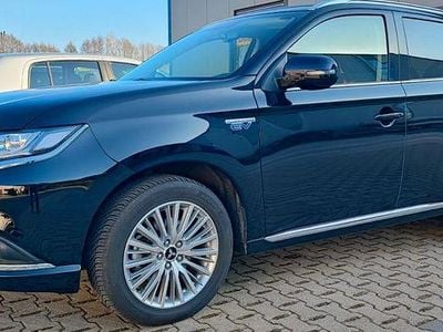 Gebraucht Mitsubishi Outlander P-HEV Basis 224 PS (164 kW) 2020 Schwarz SUV