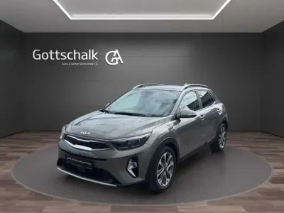 Używany Kia Stonic Spirit 120 KM (88 kW) 2022 Zielony SUV