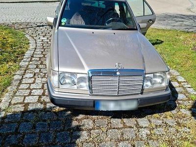 Usata Mercedes E230 132 CV (97 kW) 1992 Andere farben Berlina