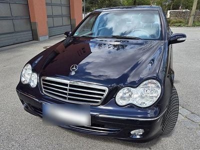 Usata Mercedes C320 Avantgarde 218 CV (160 kW) 2005 Blu Berlina