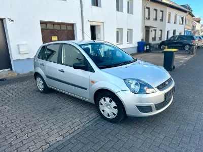 Gebraucht Ford Fiesta 65 PS (47 kW) 2006 Grau Kleinwagen