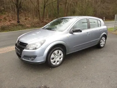 Używany Opel Astra Cosmo 105 KM (77 kW) 2006 Srebrny Sedan/Limuzyna
