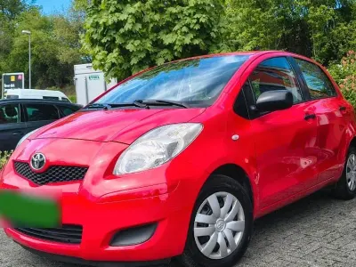 Gebraucht Toyota Yaris 69 PS (50 kW) 2009 Rot Kleinwagen
