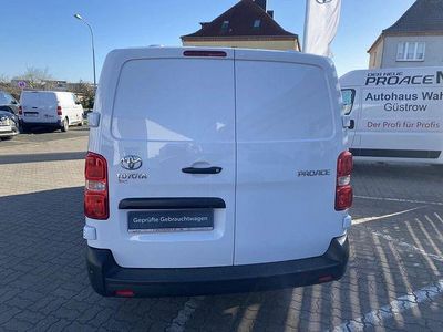 Weiss Gebraucht 2024 Toyota Proace Van / Kleinbus | 29.649 € (Etwas zu teuer)