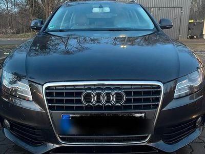 Grau Gebraucht 2009 Audi A4 Kombi | 4.000 €