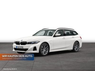 Gebraucht BMW 330e Comfort Edition 292 PS (214 kW) 2025 Mineralweiß metallic Kombi