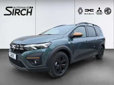 Neu Dacia Jogger Extreme 141 PS (103 kW) 2025 Zedergrün Van / Kleinbus