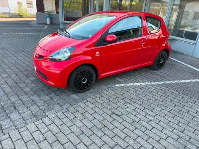 Gebraucht Toyota Aygo 68 PS (50 kW) 2006 Rot Kleinwagen