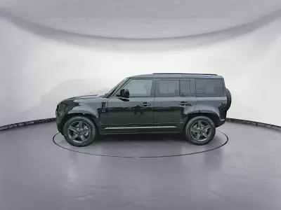 Gebraucht Land Rover Defender SE Dynamic 250 PS (183 kW) 2026 Schwarz SUV