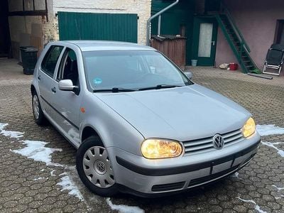 Silber Gebraucht 1999 VW Golf IV Kleinwagen | 1.600 € (Fairer Preis)
