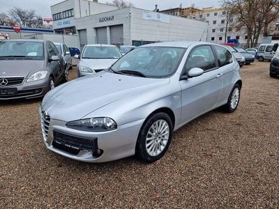 Gebraucht Alfa Romeo 147 Distinctive 120 PS (88 kW) 2005 Silber Kleinwagen