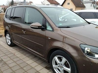 Braun Gebraucht 2014 VW Touran Cup Van / Kleinbus | 12.999 € (Teuer)