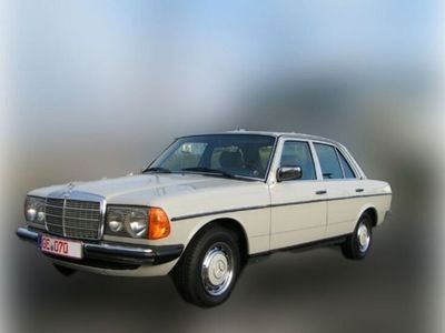Gebraucht Mercedes 200 109 PS (80 kW) 1982 Weiß Limousine