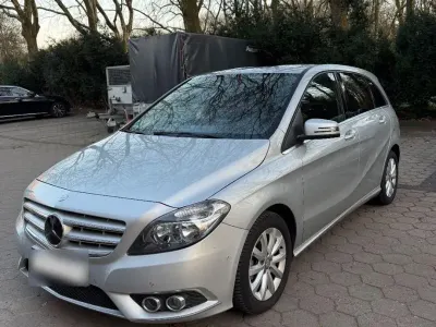 Gebraucht Mercedes B180 109 PS (80 kW) 2014 Silber Van / Kleinbus
