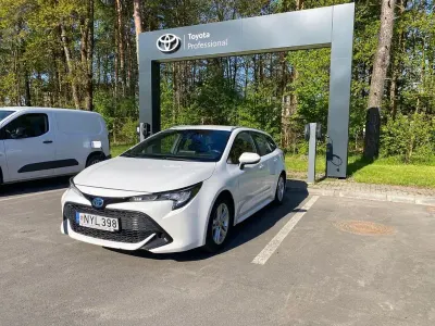 Używany Toyota Corolla 122 KM (89 kW) 2022 Biały Kombi