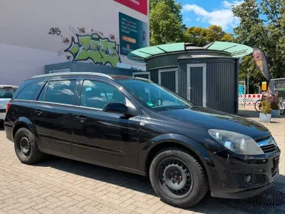 Gebraucht Opel Astra Innovation 90 PS (66 kW) 2009 Schwarz Limousine
