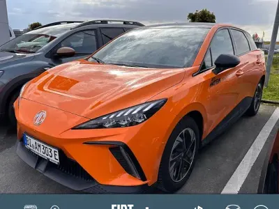 Usata MG MG4 EV Luxury 150 kW (204 CV) 2022 Arancione Utilitaria