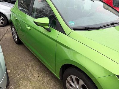 Grün Gebraucht 2014 Seat Leon ST Kombi | 7.450 € (Fairer Preis)