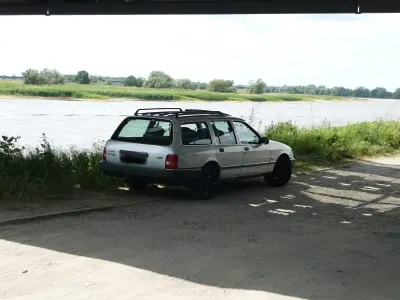 Gebraucht Ford Sierra Ghia 120 PS (88 kW) 1990 Silber Limousine