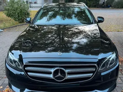 Gebraucht Mercedes E220 Avantgarde 194 PS (142 kW) 2017 Schwarz Limousine