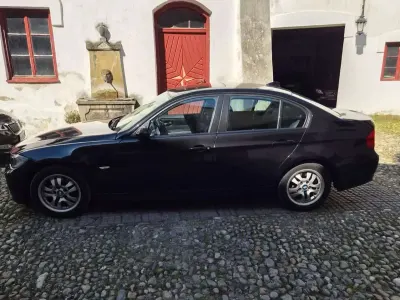 Gebraucht BMW 320 163 PS (119 kW) 2007 Schwarz Limousine
