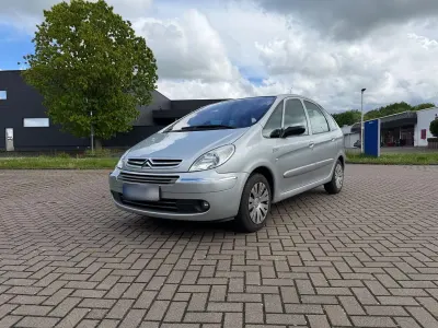 Gebraucht Citroën Xsara Picasso 109 PS (80 kW) 2009 Silber Van / Kleinbus